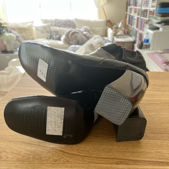 Patent leather black booties - Picture 4 of 5